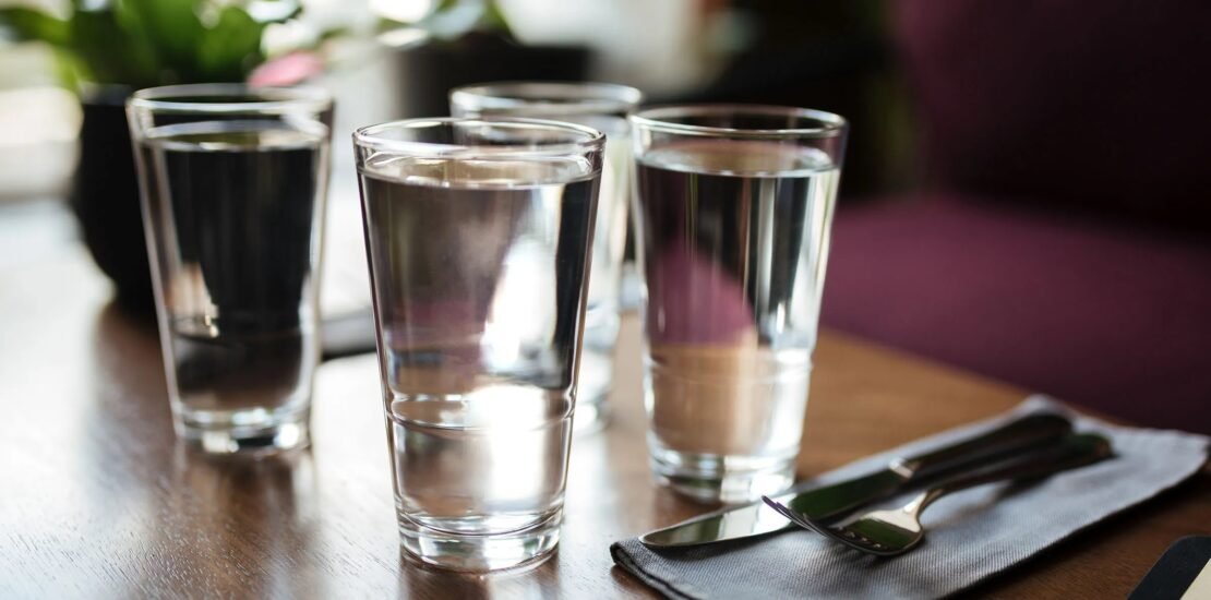 Los restaurantes no te pueden negar un vaso con agua potable.
