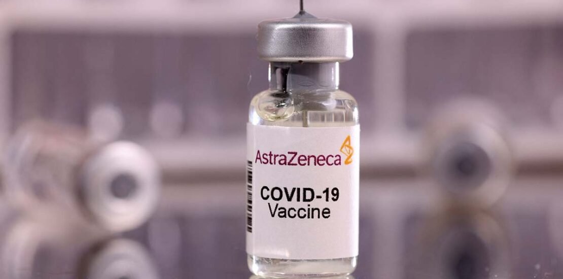 La farmacéutica anglo-sueca AstraZeneca está retirando su vacuna para el COVID-19 en todo el mundo, informó el martes The Telegraph.